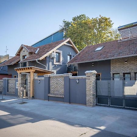 Gray Brick Apartamento Subotica Exterior foto