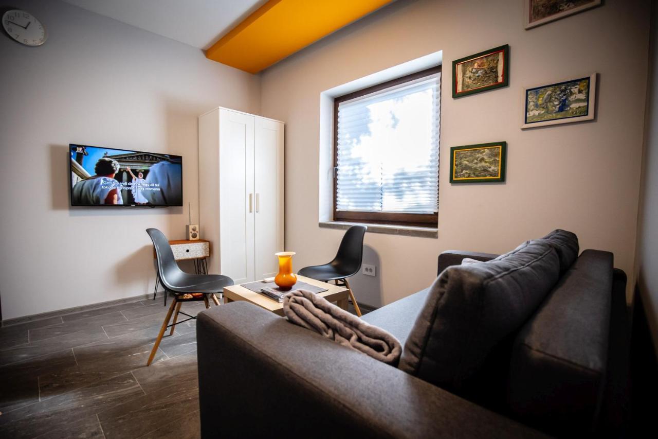 Gray Brick Apartamento Subotica Exterior foto