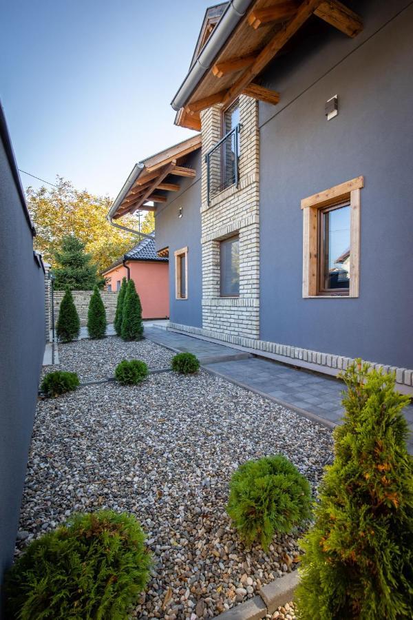 Gray Brick Apartamento Subotica Exterior foto